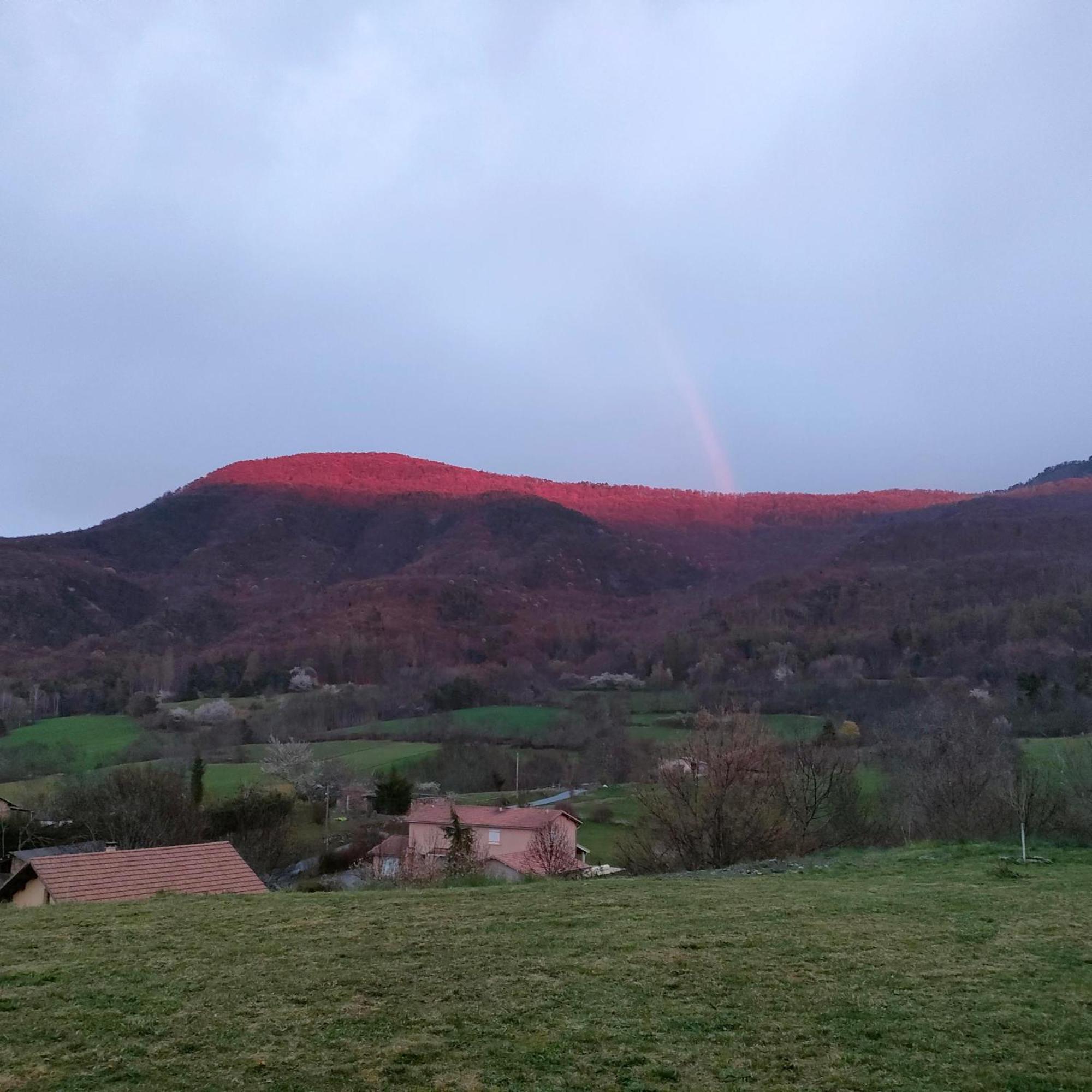 Au Toit Des 4 Saisons Villa Venterol Kültér fotó